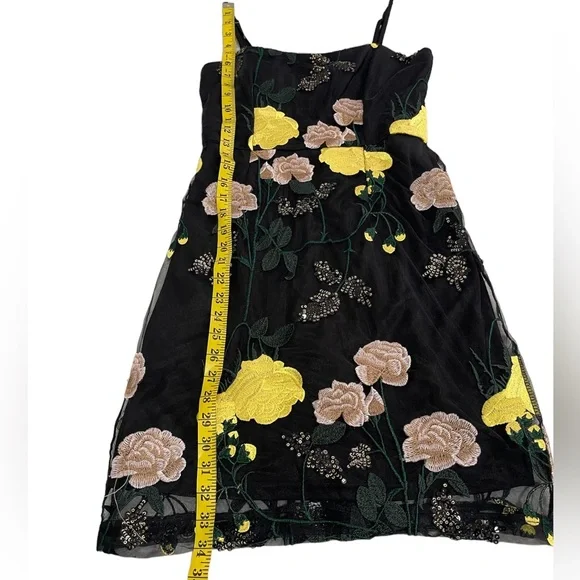 Lulu’s Flower Embroidered Sequin Dress Size Small Black and yellow . - Picture 8 of 11